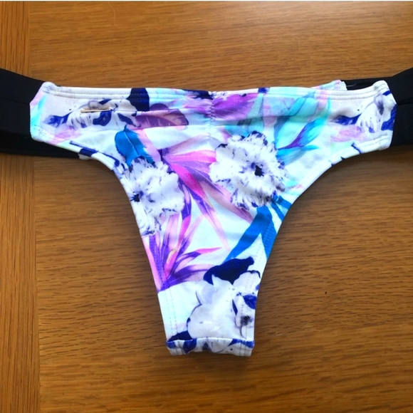 Double Banded Hottie Halter Floral Bikini Set 👙 - Picture 4 of 9